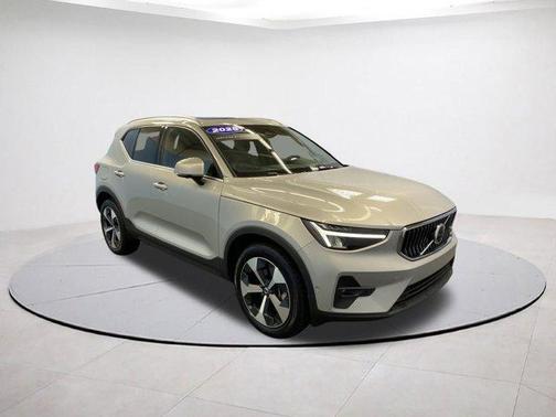2025 Volvo XC40 B5 Plus Bright Theme
