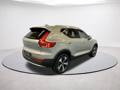 2025 Volvo XC40 B5 Plus Bright Theme