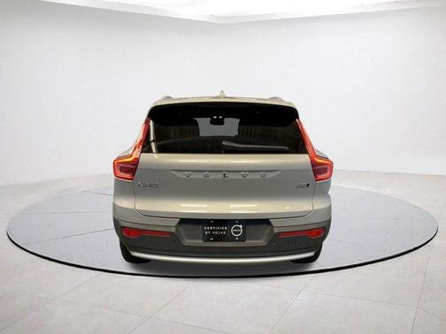 2025 Volvo XC40 B5 Plus Bright Theme