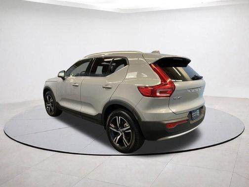2025 Volvo XC40 B5 Core Bright Theme