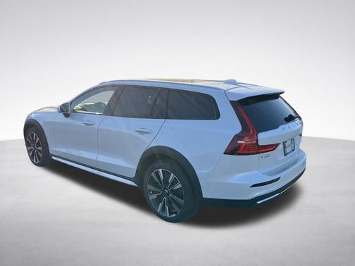 2026 Volvo V60 Cross Country B5 Ultra