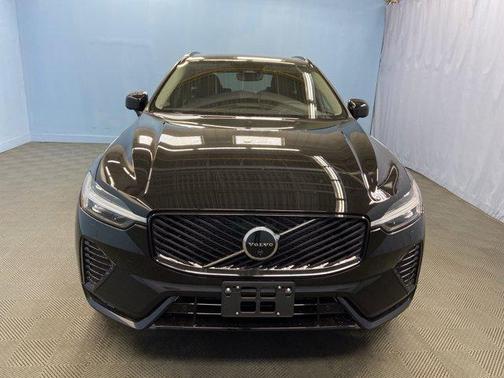 2026 Volvo XC60 PLUS