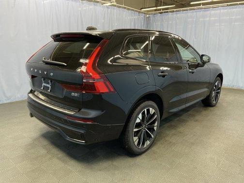 2026 Volvo XC60 PLUS
