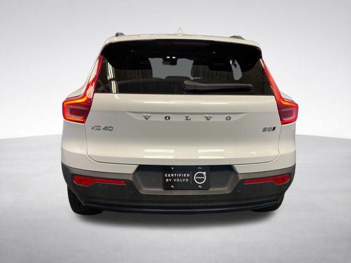 Crystal White Metallic 2023 Volvo XC40 B5 Plus Dark Theme