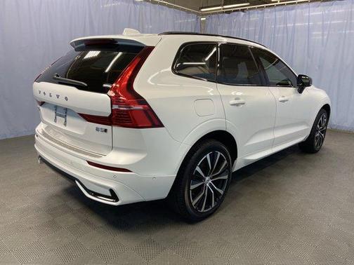 2025 Volvo XC60 B5 Plus