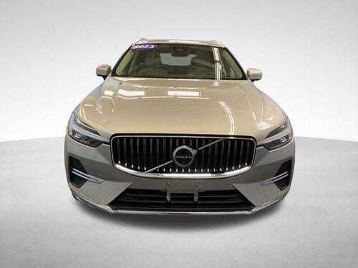 Silver 2023 Volvo XC60 B5 Plus Bright Theme