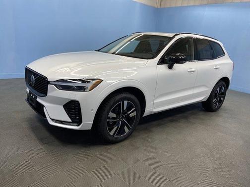 2026 Volvo XC60 PLUS