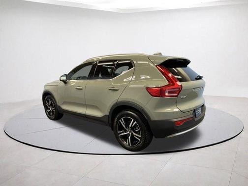 2025 Volvo XC40 B5 Core Bright Theme