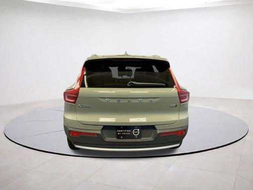 2025 Volvo XC40 B5 Core Bright Theme