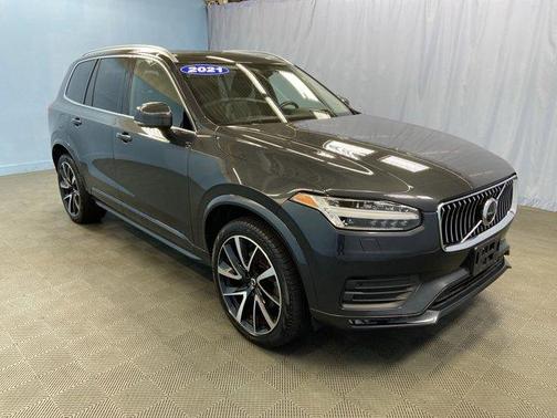 2021 Volvo XC90 T6 Momentum 7 Passenger