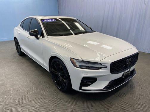 2024 Volvo S60 B5 Plus Black Edition