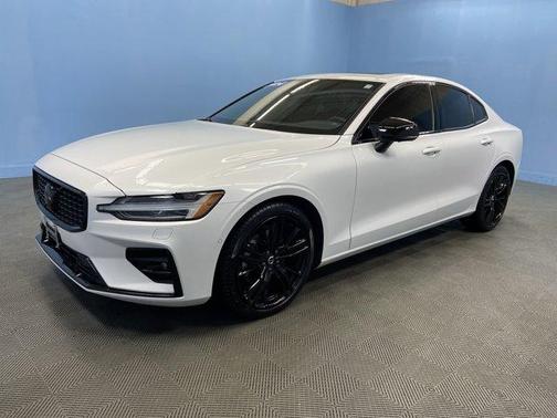 2024 Volvo S60 B5 Plus Black Edition
