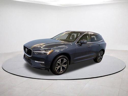 2022 Volvo XC60 B5 Momentum