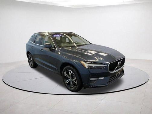 2022 Volvo XC60 B5 Momentum