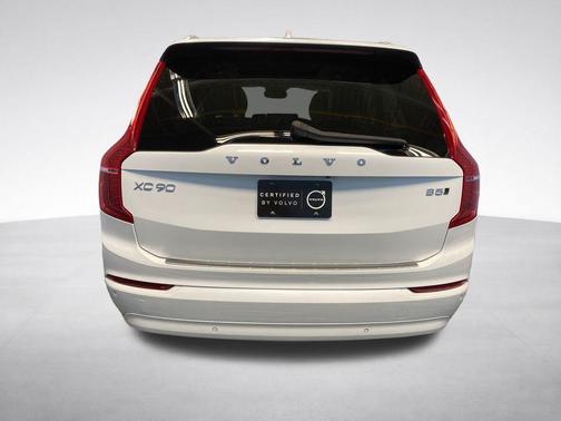 Crystal White 2023 Volvo XC90 B5 Core