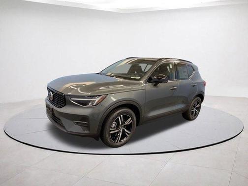 2026 Volvo XC40 B5 Core