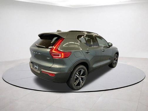 2026 Volvo XC40 B5 Core