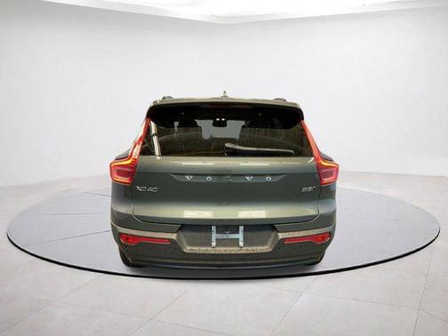 2026 Volvo XC40 B5 Core