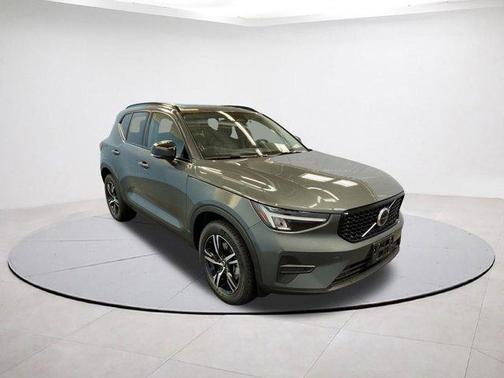 2026 Volvo XC40 B5 Core