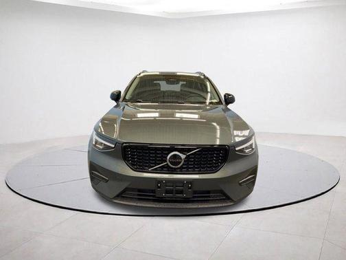 2026 Volvo XC40 B5 Core