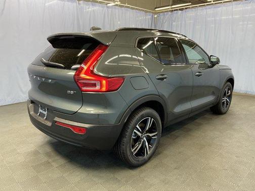 2026 Volvo XC40 B5 Core