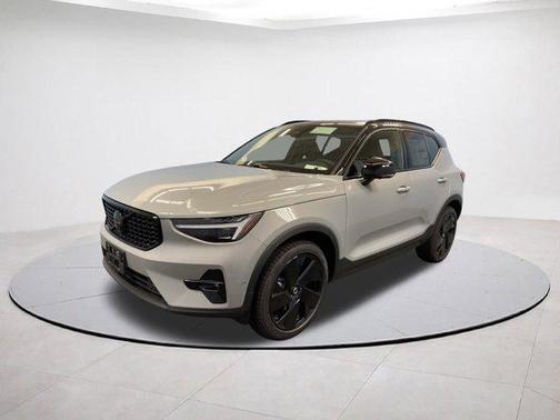 2026 Volvo XC40 B5 Ultra Black Edition