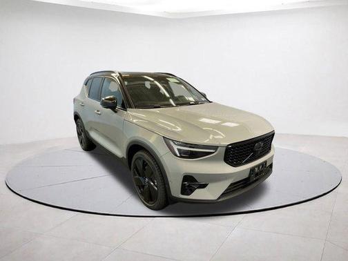 2026 Volvo XC40 B5 Ultra Black Edition