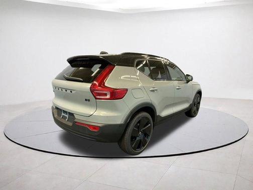 2026 Volvo XC40 B5 Ultra Black Edition