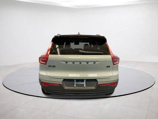 2026 Volvo XC40 B5 Ultra Black Edition