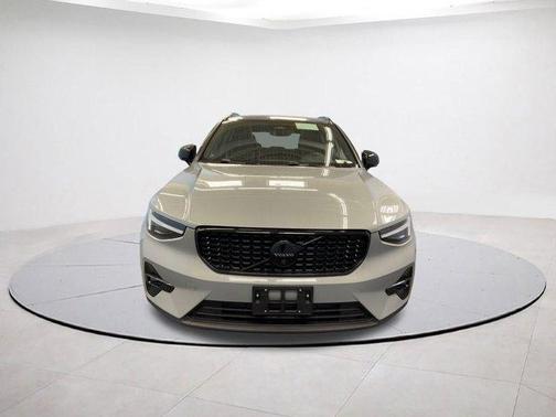 2026 Volvo XC40 B5 Ultra Black Edition
