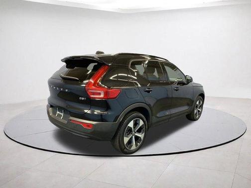 2024 Volvo XC40 B5 Plus Dark Theme