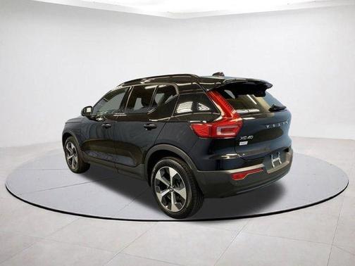 2024 Volvo XC40 B5 Plus Dark Theme