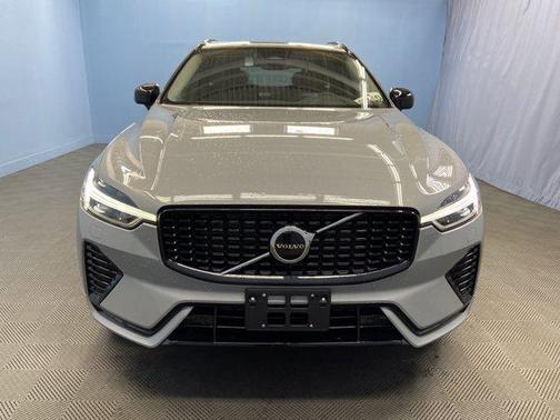 2025 Volvo XC60 B5 Core