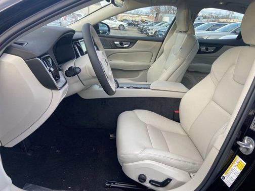 2025 Volvo S60 B5 Plus