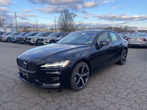 2025 Volvo S60 B5 Plus