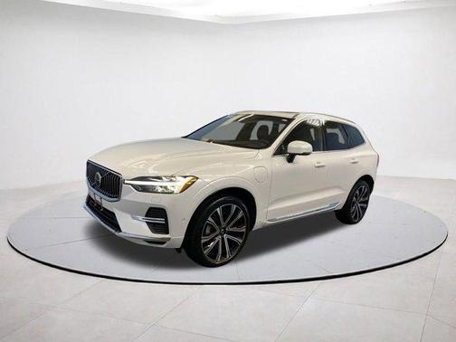 2023 Volvo XC60 Recharge Plug-In Hybrid T8 Ultimate Bright Theme
