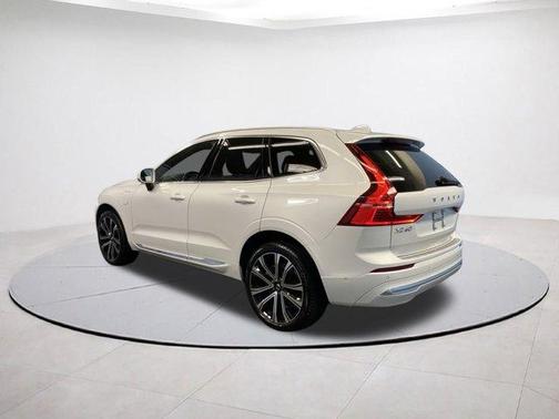 2023 Volvo XC60 Recharge Plug-In Hybrid T8 Ultimate Bright Theme