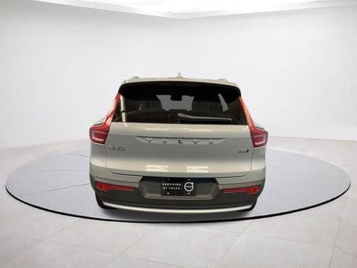 2025 Volvo XC40 B5 Core Bright Theme