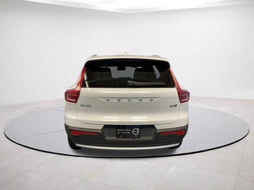 2025 Volvo XC40 B5 Core Bright Theme