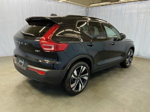 2025 Volvo XC40 B5 Plus Dark Theme