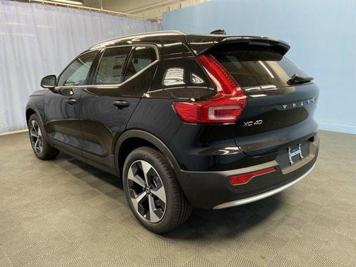 2025 Volvo XC40 B5 Plus Bright Theme