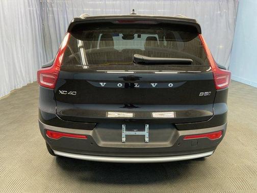 2025 Volvo XC40 B5 Plus Bright Theme