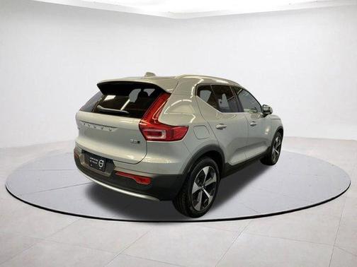 2025 Volvo XC40 B5 Plus Bright Theme
