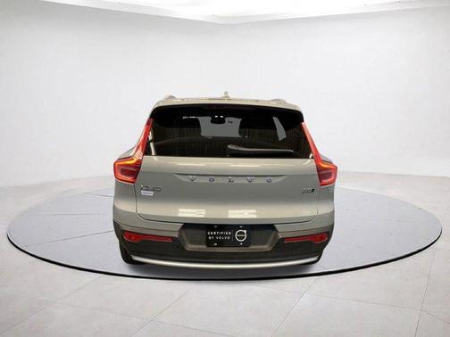 2025 Volvo XC40 B5 Plus Bright Theme