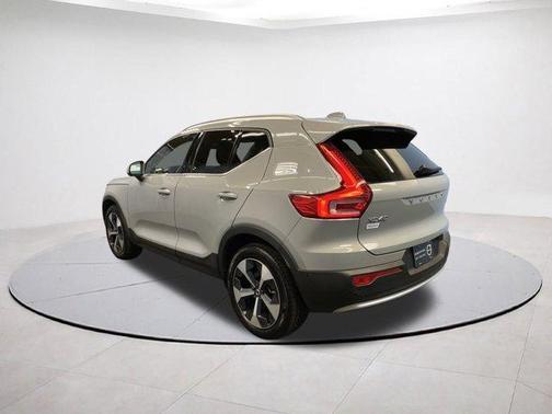 2025 Volvo XC40 B5 Plus Bright Theme