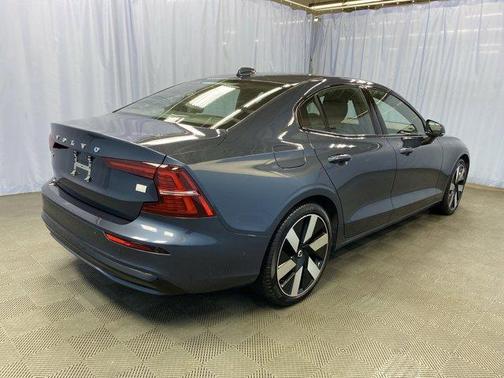 2024 Volvo S60 Recharge Plug-In Hybrid T8 Ultimate Dark Theme