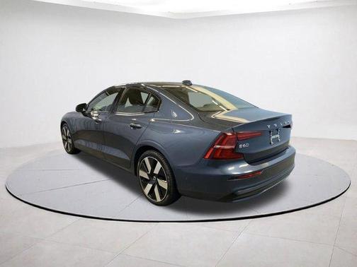 2024 Volvo S60 Recharge Plug-In Hybrid T8 Ultimate Dark Theme