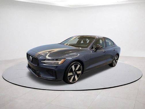 2024 Volvo S60 Recharge Plug-In Hybrid T8 Ultimate Dark Theme