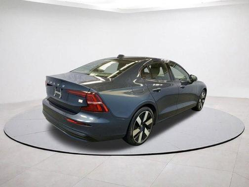 2024 Volvo S60 Recharge Plug-In Hybrid T8 Ultimate Dark Theme