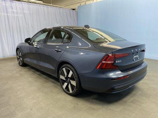 2024 Volvo S60 Recharge Plug-In Hybrid T8 Ultimate Dark Theme